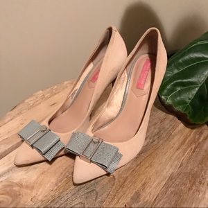 Isaac Mizrahi Nude / Blush And Blue Bow Heels